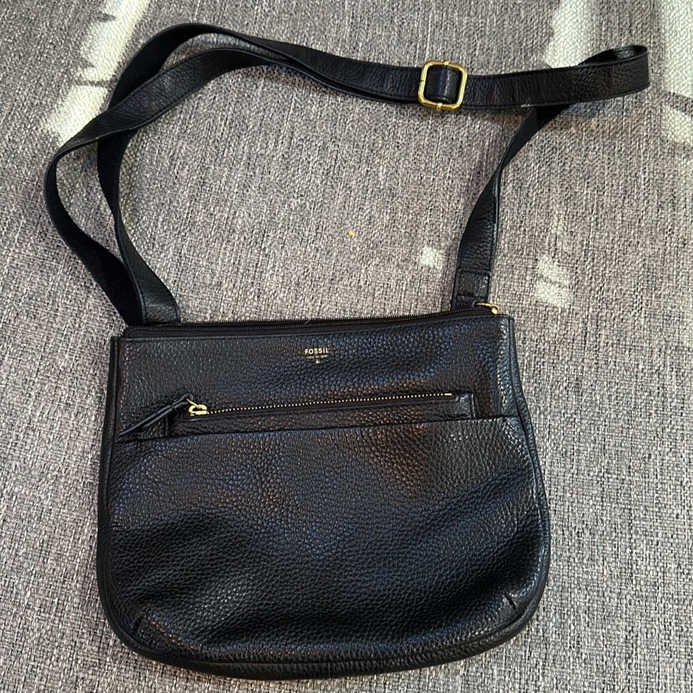 LAST CHANCE! Fossil Black Leather Crossbody, Excellent Condition!